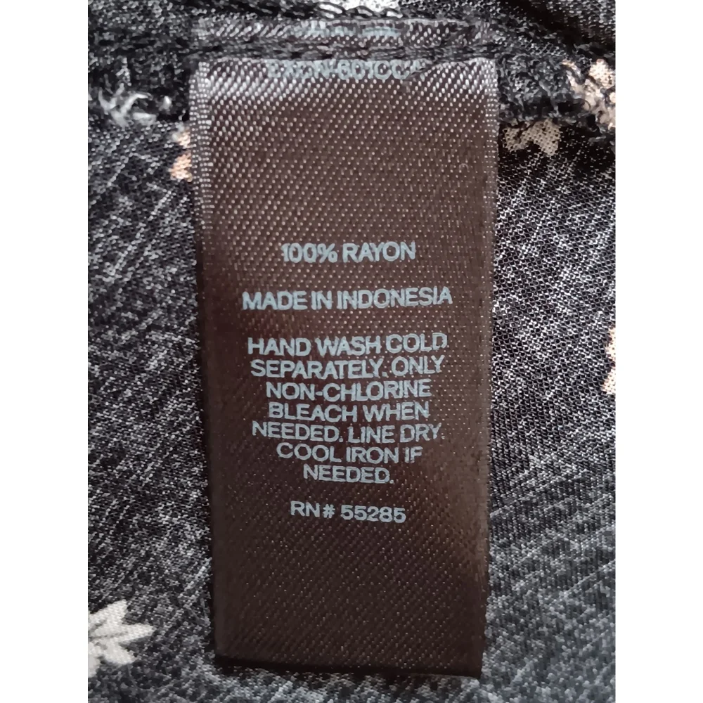 Express Bell Sleeve Floral Print Top - Picture 6 of 6